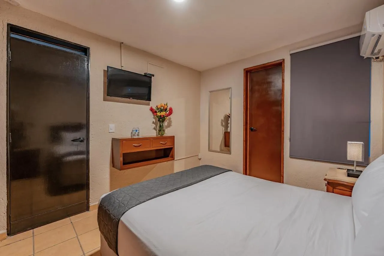 ****  Hotel Brisas 5A Av, Playa Del Carmen Mexico